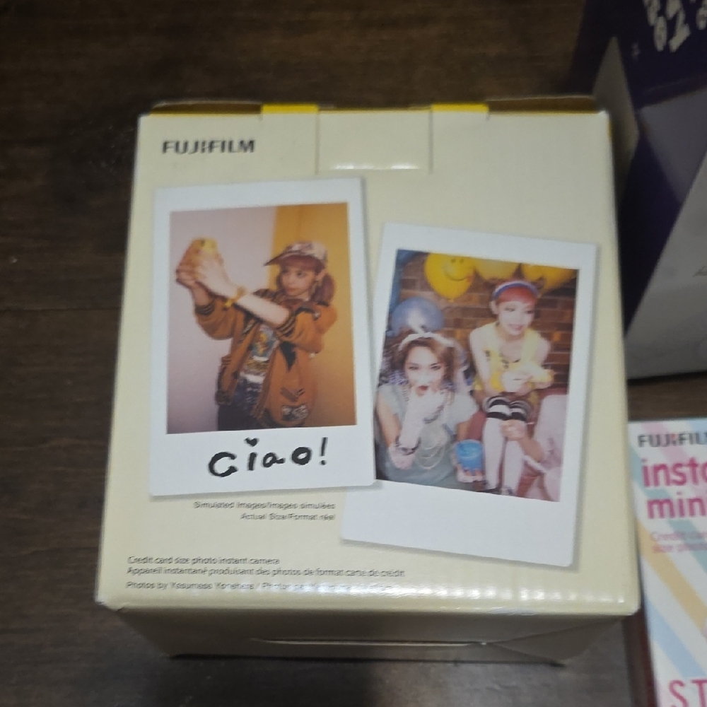 Fujifilm Instax Mini 8 in Bright Yellow with Accessories - Picture 3 of 7